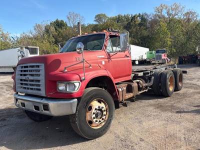 Ford FT900F 4X2 Cab & Chassis Truck