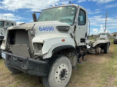 Freightliner 114SD Cab & Chassis Truck
