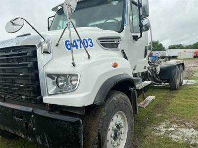 Freightliner 114SD Cab & Chassis Truck