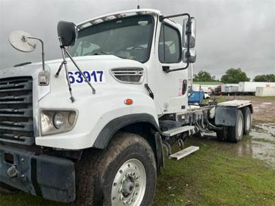 Freightliner 114SD Cab & Chassis Truck