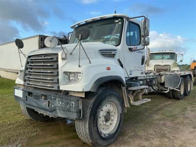 Freightliner 114SD Cab & Chassis Truck