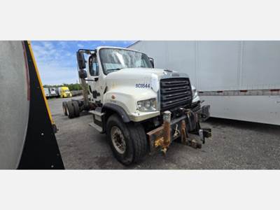 Freightliner 114SD Cab & Chassis Truck