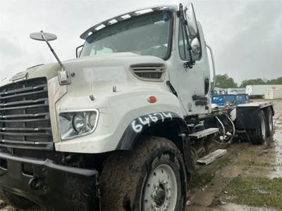 Freightliner 114SD Cab & Chassis Truck