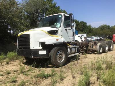 Freightliner 114SD Cab & Chassis Truck