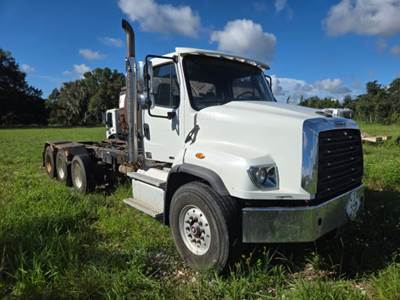 Freightliner 114SD Cab & Chassis Truck