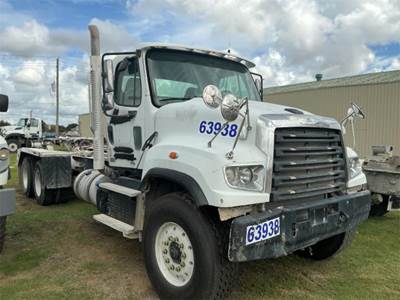 Freightliner 114SD Cab & Chassis Truck