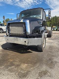 Freightliner 114SD Cab & Chassis Truck