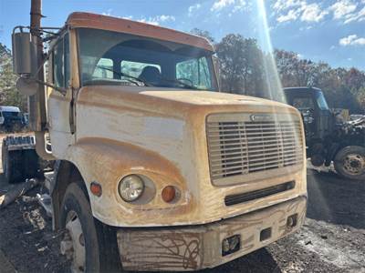 Freightliner FL112 Cab & Chassis Truck