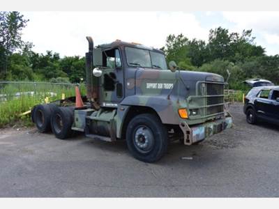 Freightliner FLD120 Cab & Chassis Truck