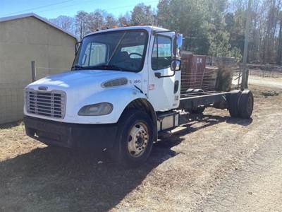 Freightliner M2 106 Cab & Chassis Truck