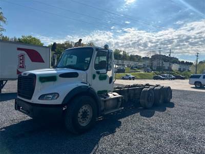 Freightliner M2 112 Cab & Chassis Truck