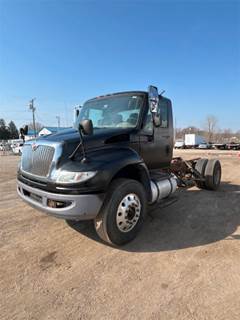 International 4300 Cab & Chassis Truck