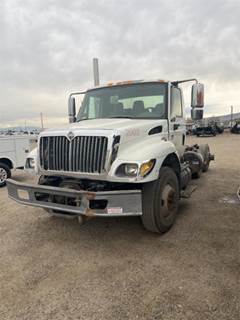 International 7400 Cab & Chassis Truck