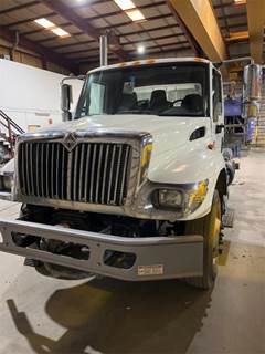 International 7400 Cab & Chassis Truck