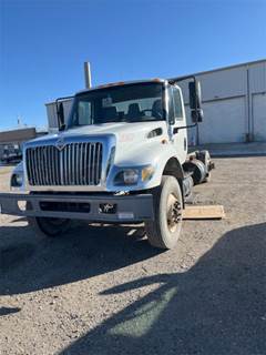 International 7400 Cab & Chassis Truck