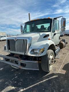 International 7400 Cab & Chassis Truck