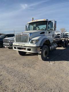 International 7600 Cab & Chassis Truck