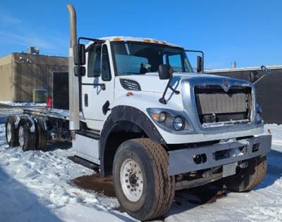 International 7600 Cab & Chassis Truck