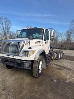 International 7600 Cab & Chassis Truck