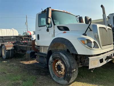 International 7600 Cab & Chassis Truck
