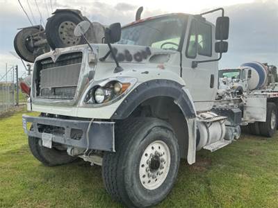 International 7600 Cab & Chassis Truck