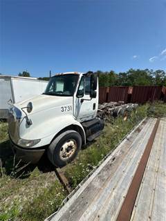 International 8600 Cab & Chassis Truck