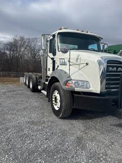 International GU813 GRANITE Cab & Chassis Truck