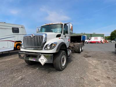 International WorkStar 7500 Cab & Chassis Truck