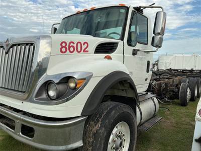 International WorkStar 7600 Cab & Chassis Truck