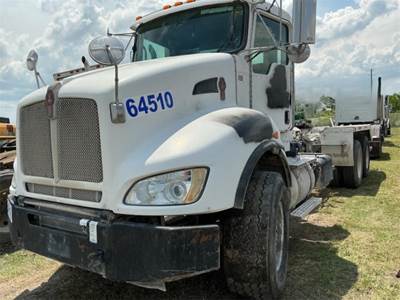 Kenworth T440 Cab & Chassis Truck