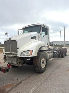 Kenworth T440 Cab & Chassis Truck