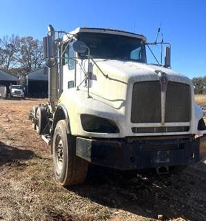 Kenworth T440 Cab & Chassis Truck
