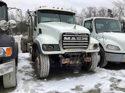 Mack 700 Cab & Chassis Truck