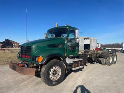 Mack CH613 Cab & Chassis Truck