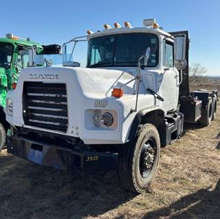 Mack DM600 Cab & Chassis Truck