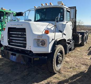 Mack DM600 Cab & Chassis Truck
