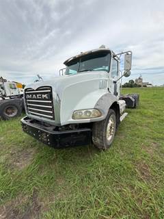 Mack GU613 Cab & Chassis Truck