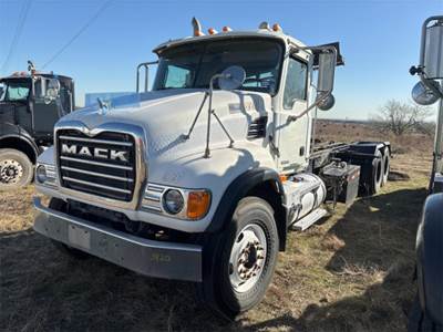 Mack Granite Cab & Chassis Truck