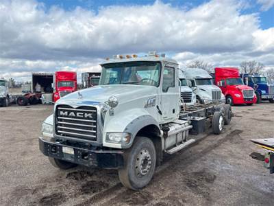 Mack Granite 64FR Cab & Chassis Truck