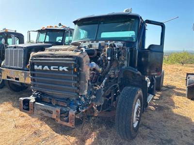 Mack Granite GU533 Cab & Chassis Truck