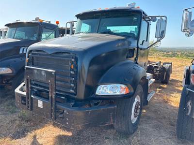 Mack Granite GU533 Cab & Chassis Truck