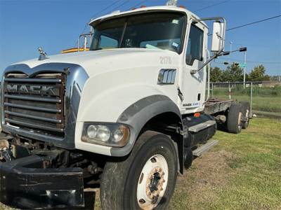 Mack Granite GU713 Cab & Chassis Truck