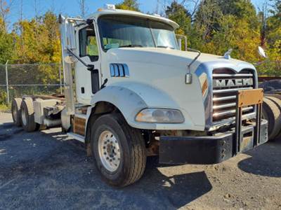 Mack Granite GU813 Cab & Chassis Truck
