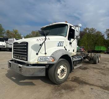 Mack Granite GU813 Cab & Chassis Truck