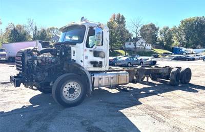Mack Granite GU813 Cab & Chassis Truck
