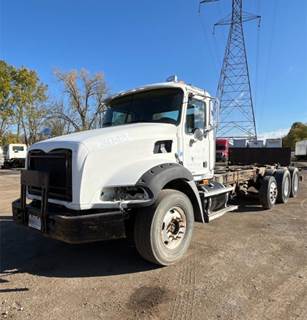Mack Granite GU813 Cab & Chassis Truck
