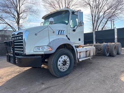 Mack Granite GU813 Cab & Chassis Truck