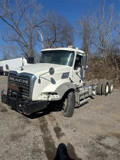 Mack Granite GU813 Cab & Chassis Truck