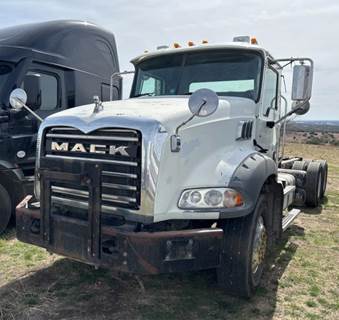 Mack Granite GU813 Cab & Chassis Truck