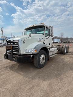 Mack Granite GU813 Cab & Chassis Truck